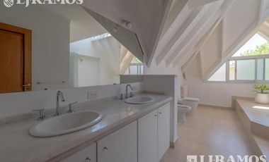 CASA EN SAN ISIDRO CHICO