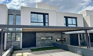 Duplex en Venta - 3 Dormitorios -  en 7 Soles - MALAGUEÑO
