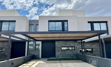 Duplex en Venta - 3 Dormitorios -  en 7 Soles - MALAGUEÑO
