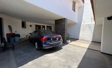 Casa en Venta Jardines de Guadalupe con Uso de Suelo Mixto, Ideal para edificio.