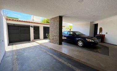 Casa en Venta Jardines de Guadalupe con Uso de Suelo Mixto, Ideal para edificio.