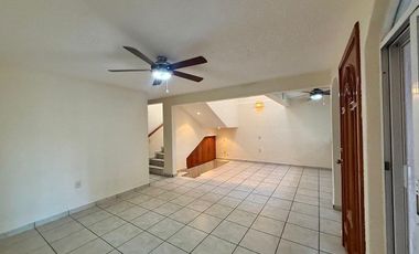 CASA EN VENTA EN FRACCIONAMIENTO REVOLUCIÓN