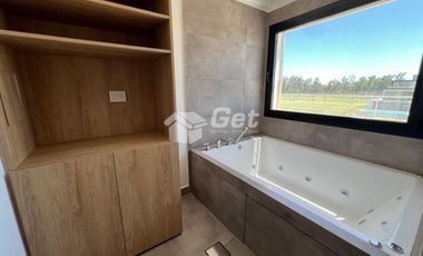 Casa en El Yacht a la venta y en alquiler anual Nordelta