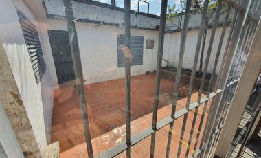 Depósito en  planta alta en lomas de zamora