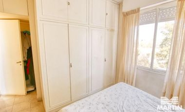 Muy luminoso departamento de cuatro ambientes.