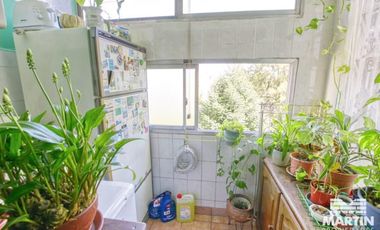 Muy luminoso departamento de cuatro ambientes.