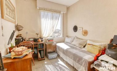 Muy luminoso departamento de cuatro ambientes.