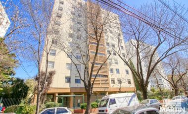 Muy luminoso departamento de cuatro ambientes.