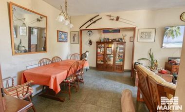 Muy luminoso departamento de cuatro ambientes.