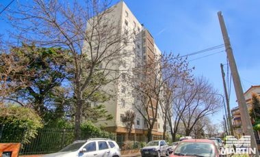 Muy luminoso departamento de cuatro ambientes.