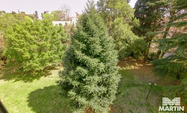 Muy luminoso departamento de cuatro ambientes.