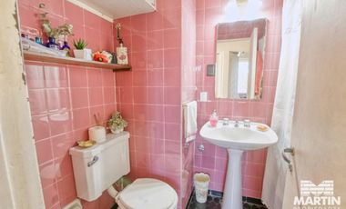 Muy luminoso departamento de cuatro ambientes.