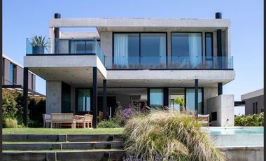 Casa en alquiler temporal en el Barrio Costas, Puertos / Escobar