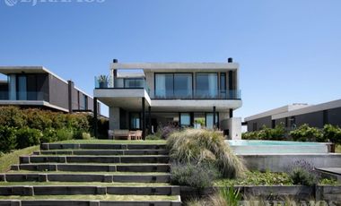 Casa en alquiler temporal en el Barrio Costas, Puertos / Escobar