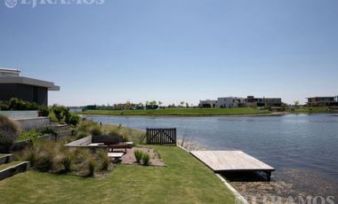 Casa en alquiler temporal en el Barrio Costas, Puertos / Escobar
