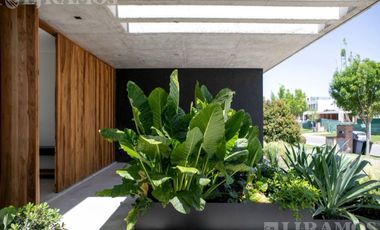 Casa en alquiler temporal en el Barrio Costas, Puertos / Escobar