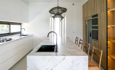 Casa en alquiler temporal en el Barrio Costas, Puertos / Escobar