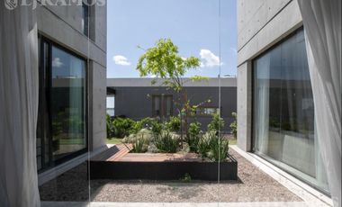 Casa en alquiler temporal en el Barrio Costas, Puertos / Escobar