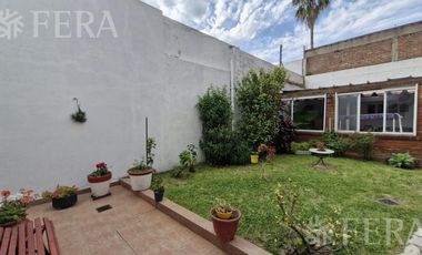 Venta casa 3 ambientes con patio en Sarandi