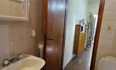 Venta casa 3 ambientes con patio en Sarandi