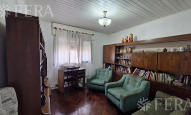 Venta casa 3 ambientes con patio en Sarandi