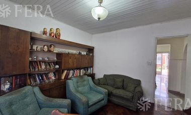 Venta casa 3 ambientes con patio en Sarandi