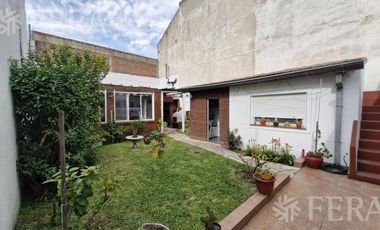 Venta casa 3 ambientes con patio en Sarandi