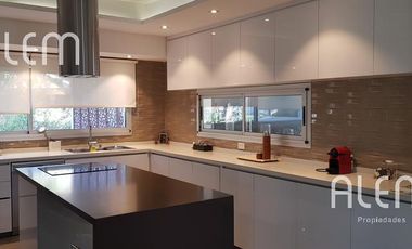 Importante Casa en VENTA en El Ombu