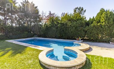 Casa en Echeverria del Lago con Piscina y excelente forestacion