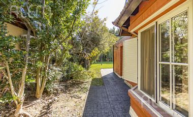 Casa en Echeverria del Lago con Piscina y excelente forestacion