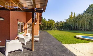 Casa en Echeverria del Lago con Piscina y excelente forestacion