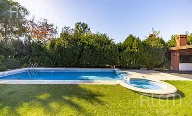 Casa en Echeverria del Lago con Piscina y excelente forestacion