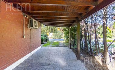 Casa en Echeverria del Lago con Piscina y excelente forestacion