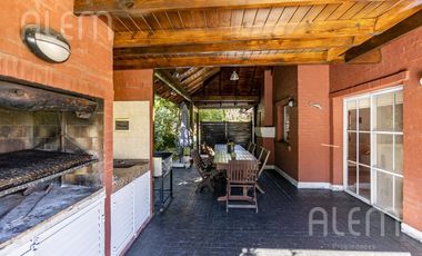 Casa en Echeverria del Lago con Piscina y excelente forestacion