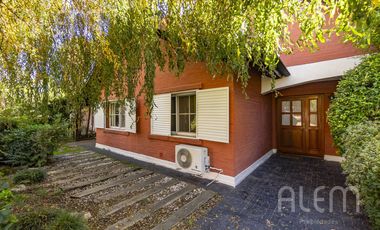 Casa en Echeverria del Lago con Piscina y excelente forestacion