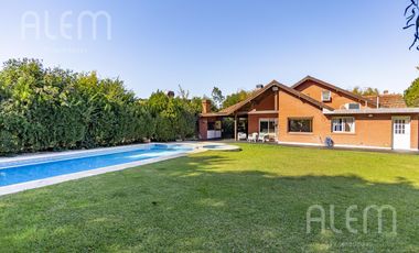 Casa en Echeverria del Lago con Piscina y excelente forestacion