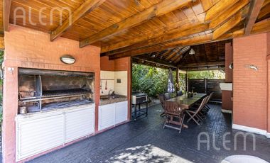 Casa en Echeverria del Lago con Piscina y excelente forestacion