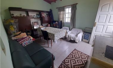 VIVIENDA CON DOS TERRENOS EN VENTA. PARQUE PASO DEL REY