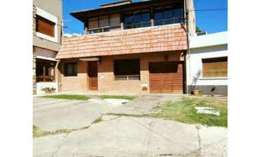 CASA DOS PLANTAS CALLE URQUIZA