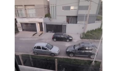 Alquiler casa dos plantas en barrio medico dos