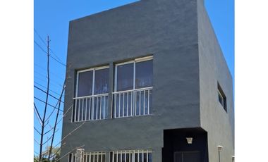 Alquiler casa dos plantas en barrio medico dos