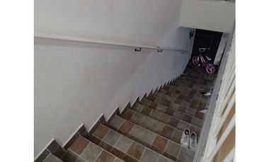 Alquiler casa dos plantas en barrio medico dos