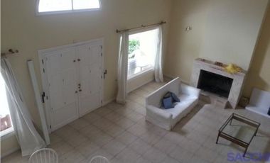 CASA EN VENTA BARRIO LAS CASUARINAS