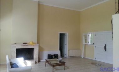 CASA EN VENTA BARRIO LAS CASUARINAS