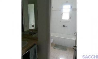 CASA EN VENTA BARRIO LAS CASUARINAS