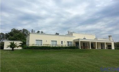 CASA EN VENTA BARRIO LAS CASUARINAS