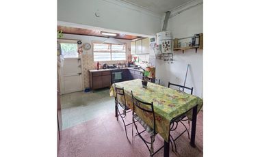 Chalet 3 amb con parque + Depto. 3 amb con garaje - C. Villar y Carasa