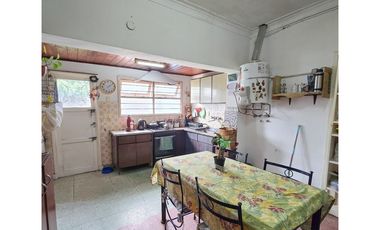 Chalet 3 amb con parque + Depto. 3 amb con garaje - C. Villar y Carasa