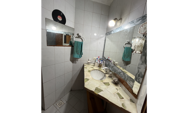 Chalet en excelente ubicacion, OPORTUNIDAD.