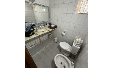 Chalet en excelente ubicacion, OPORTUNIDAD.